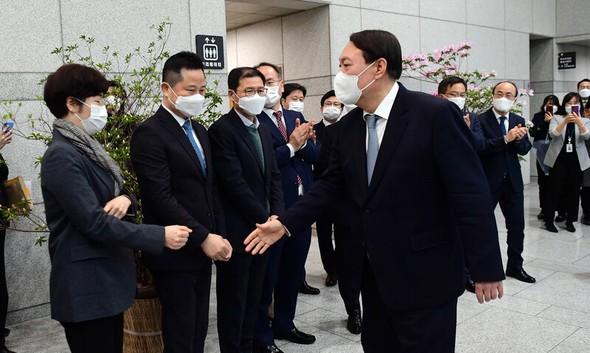 驻韩美军仓库火灾，事件影响、原因探究与应对策略