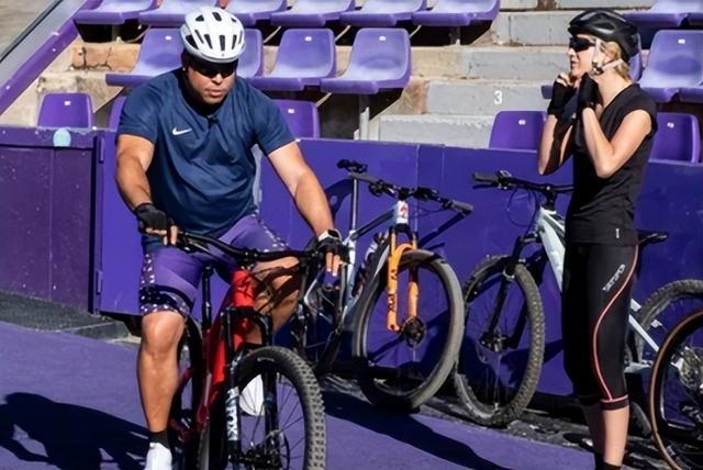 骑行1.3万公里去见C罗，梦幻之旅启程🚴‍♂️