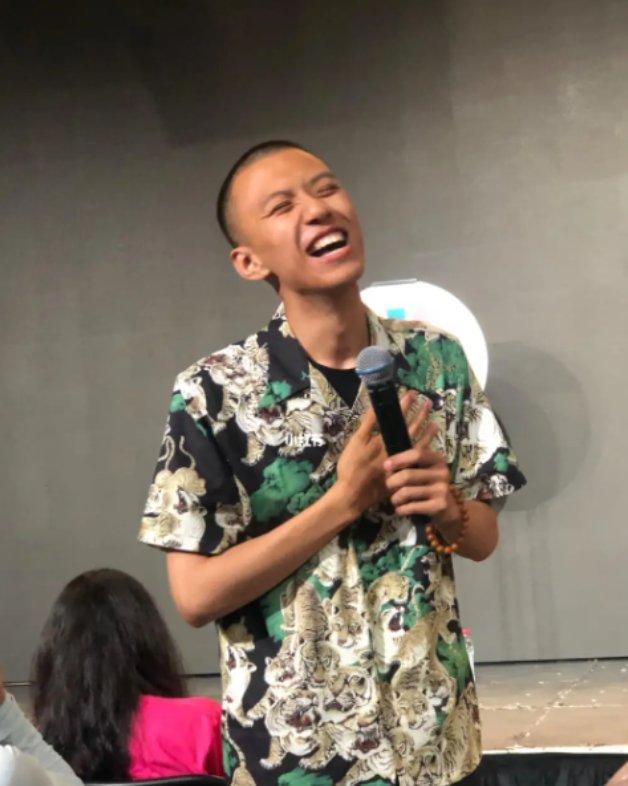 付航决赛现场揭秘，科技新星携家前行，引领智能生活新纪元——已婚身份现场公布