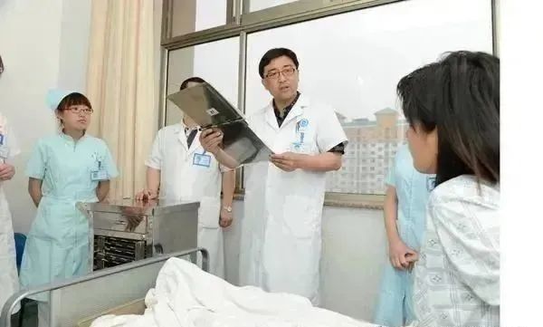 时代背景下的医学人才培养变革，住院医师规培最新待遇解析
