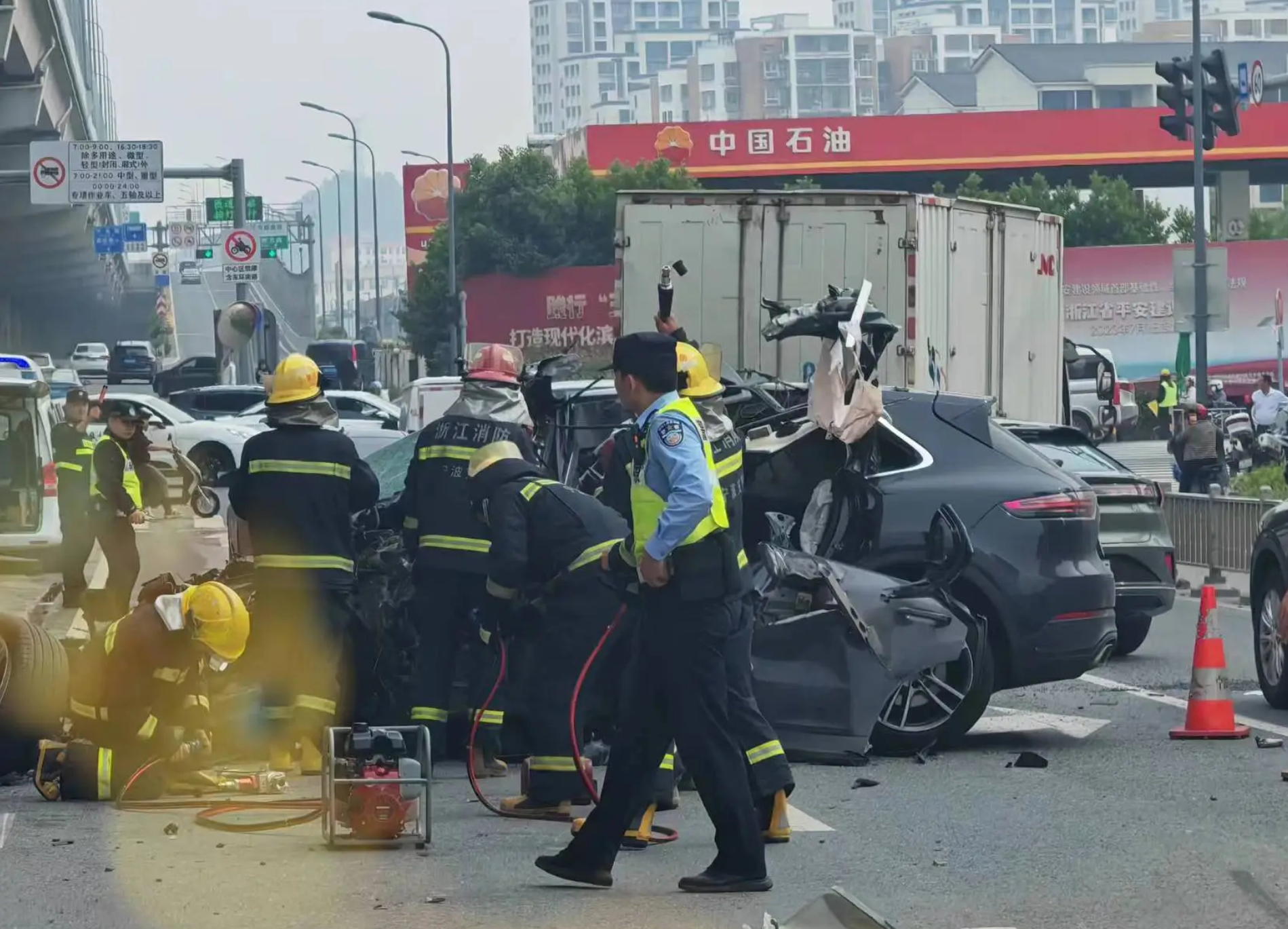 宁波车祸现场最新报道，现场直击惨烈车祸🚓🚗😨